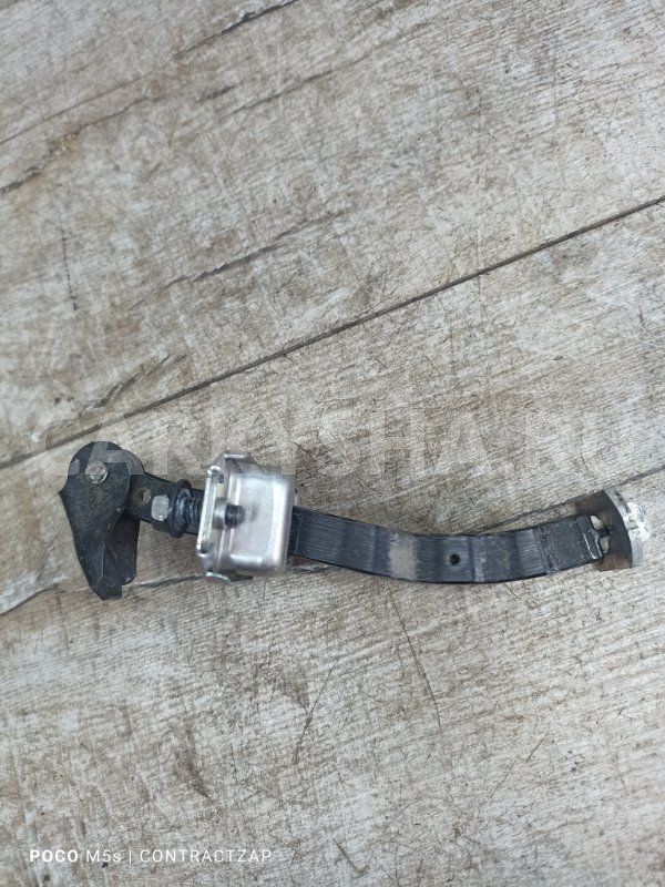 Ограничитель двери Nissan X-Trail III (2013—2019) Nissan X-Trail оригинальный номер 824304CL0A