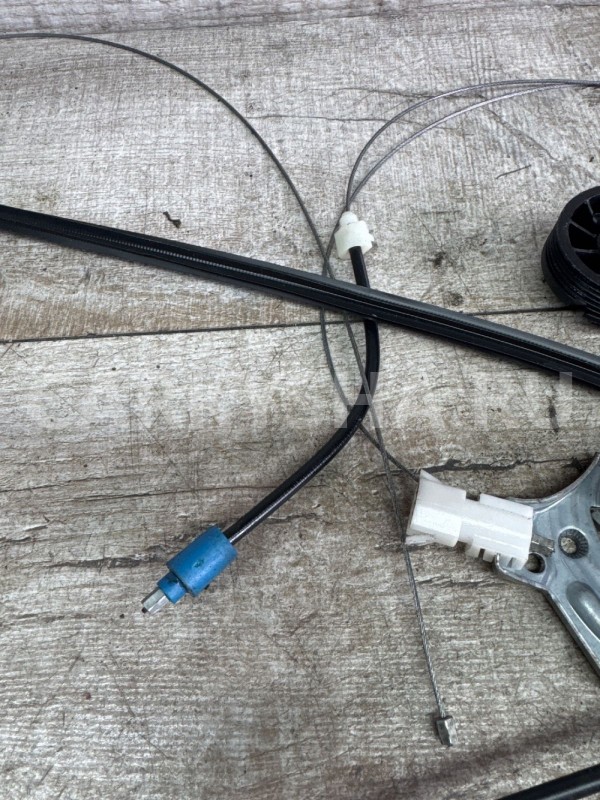 Трос переднего стеклоподъемника Nissan Qashqai J10 Nissan Qashqai оригинальный номер 80770jd000