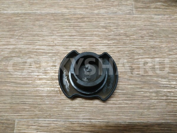 Крышка маслозаливной горловины Ford Maverick оригинальный номер 4118056