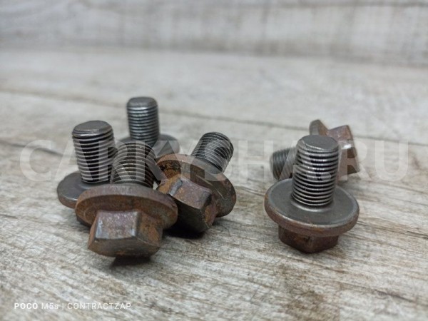 Болт маховика Nissan Bluebird Sylphy I (2000—2005) Nissan Bluebird Sylphy 