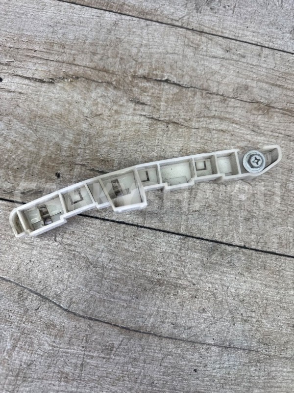 Кронштейн переднего бампера правый qashqai J10 Nissan Qashqai оригинальный номер 62222br00a