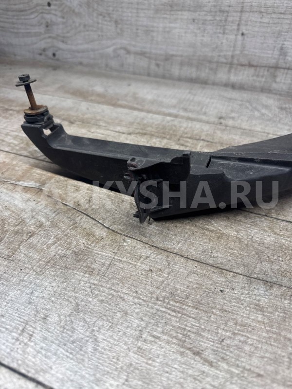 Кронштейн крепления фары правый Audi A3 8P S3 Audi 200 оригинальный номер 8p080560