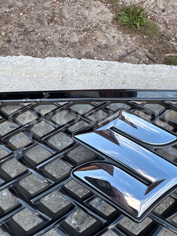 Решетка радиатора Suzuki Kizashi Suzuki Kizashi оригинальный номер 7174157l00