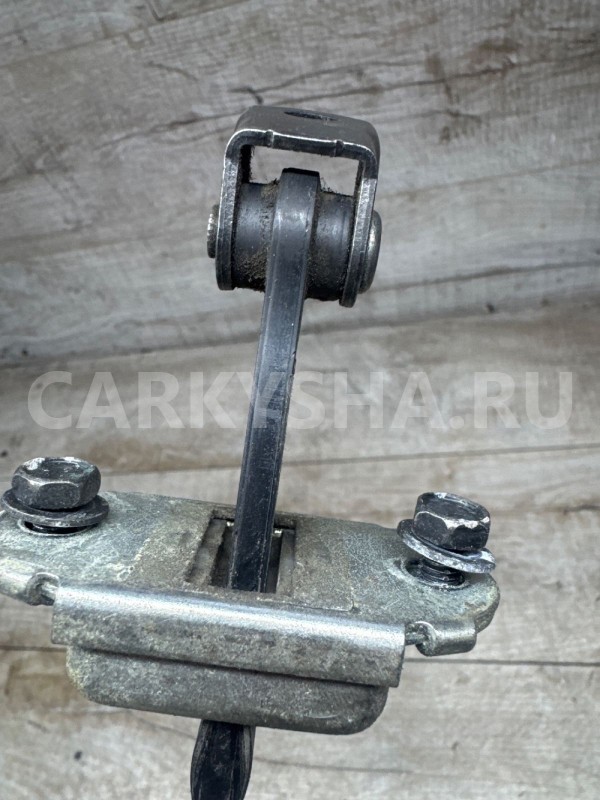 Ограничитель двери задний правый Nissan Qashqai 10 Nissan Qashqai оригинальный номер 82430JD000