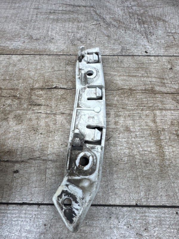 Кронштейн переднего бампера правый Ford Focus 3 Ford Focus оригинальный номер Bm5117d958