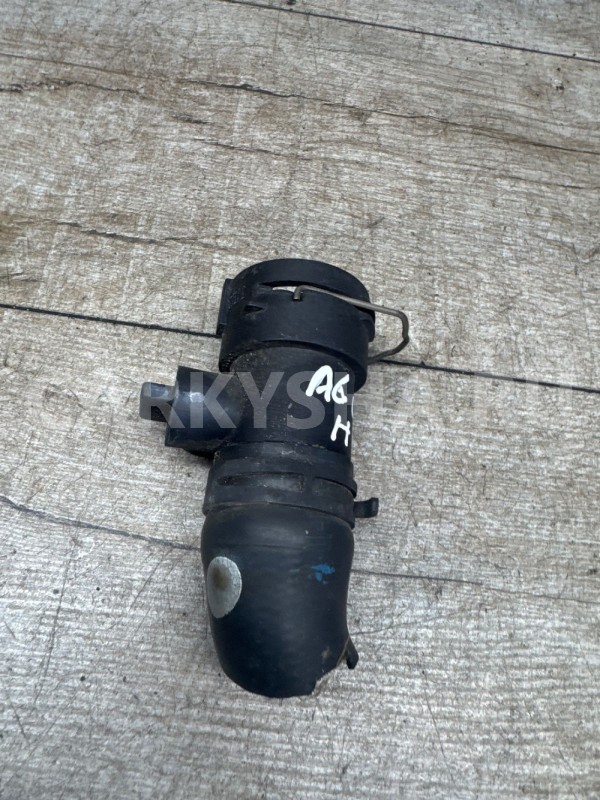 Фланец на радиатор , нижний, Audi a6 a4 Audi A6 оригинальный номер 8k0122293f