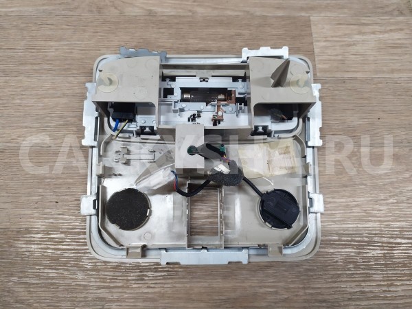 Плафон салонный передний Land Rover Freelander оригинальный номер LR006480