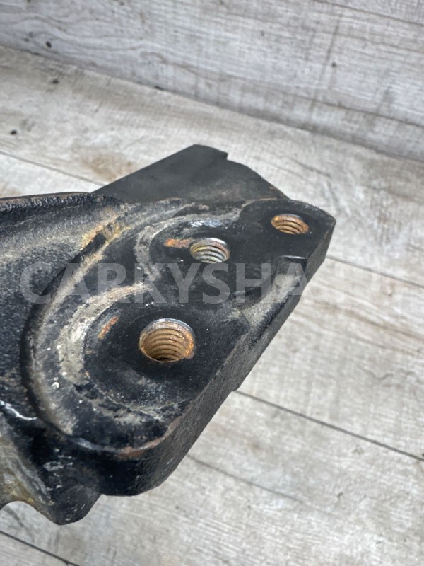 Кроншетйн двигателя правый Opel Astra H / Zafira B Opel Astra оригинальный номер 13189381