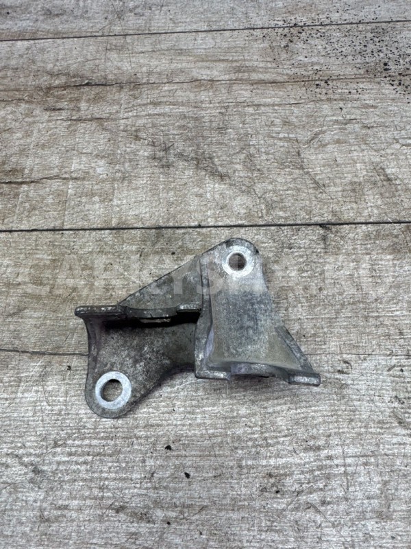 Кронштейн крепления троса КПП для Opel Astra J Opel Astra оригинальный номер 55538982