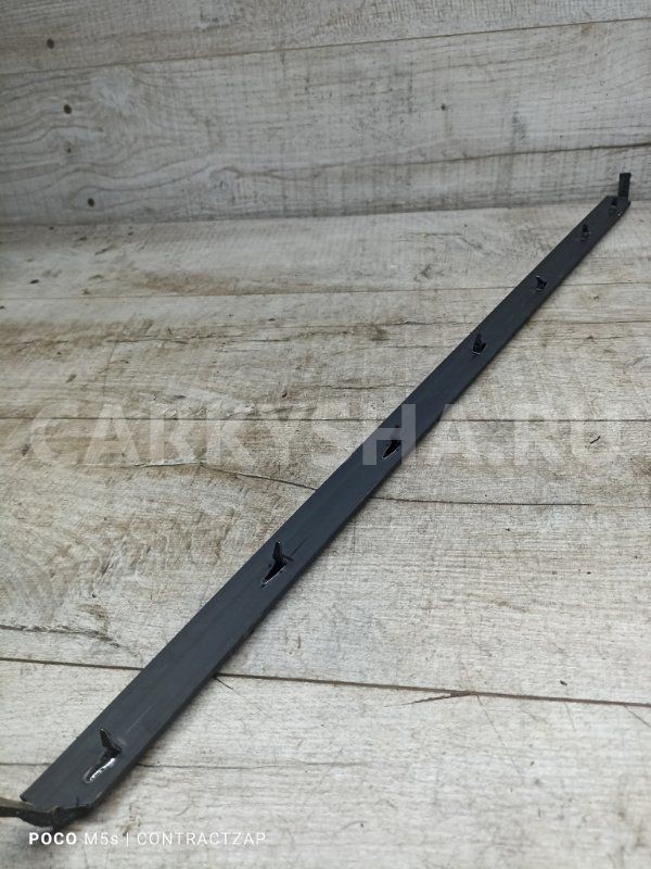 Уплотнитель стекла двери Nissan X-Trail III (2013—2019) Nissan X-Trail 