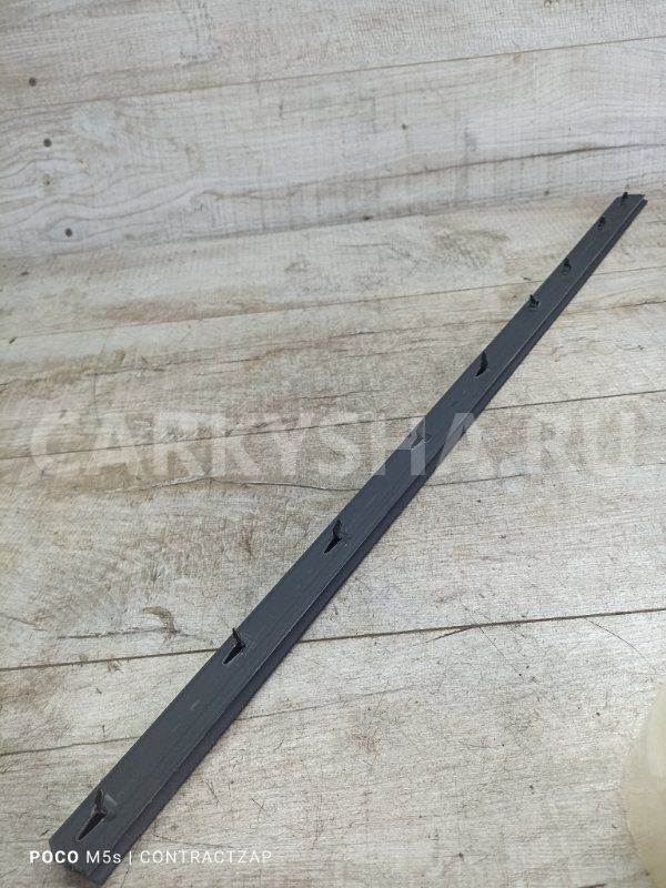 Уплотнитель стекла двери Nissan X-Trail III (2013—2019) Nissan X-Trail оригинальный номер 80835-4CE0A