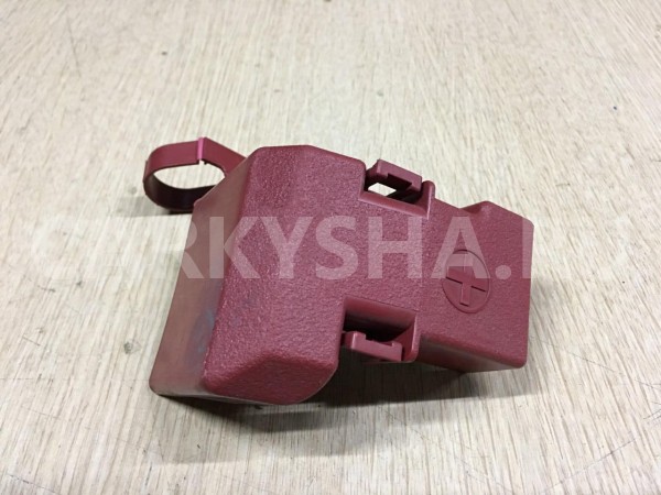 Заглушка плюсовой клеммы Toyota Camry VIII (XV70) оригинальный номер 82821-33440