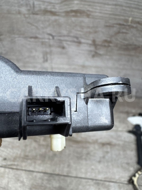 Моторчик заслонки печки Qashqai J10 (2006-2013) Nissan Qashqai оригинальный номер 3j01030850