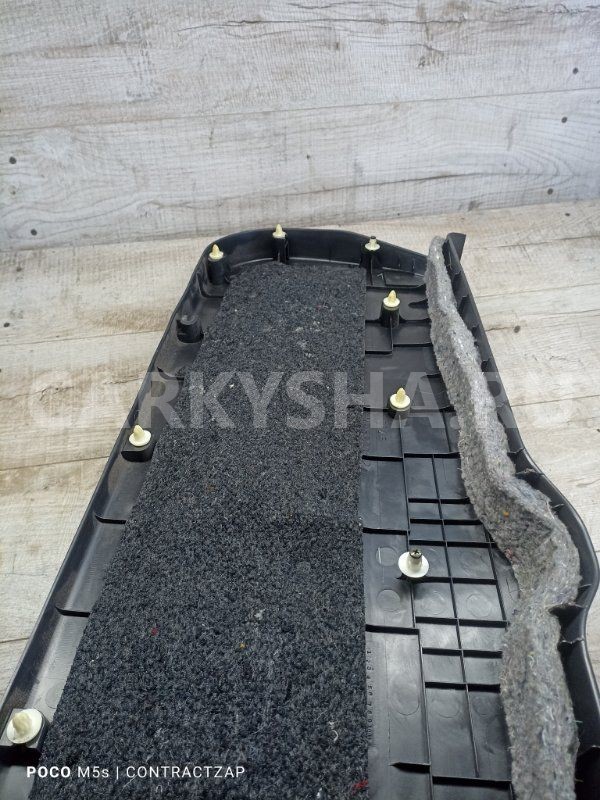 Обшивка двери багажника Mitsubishi Lancer IX (2000—2007) Mitsubishi i оригинальный номер mr550022