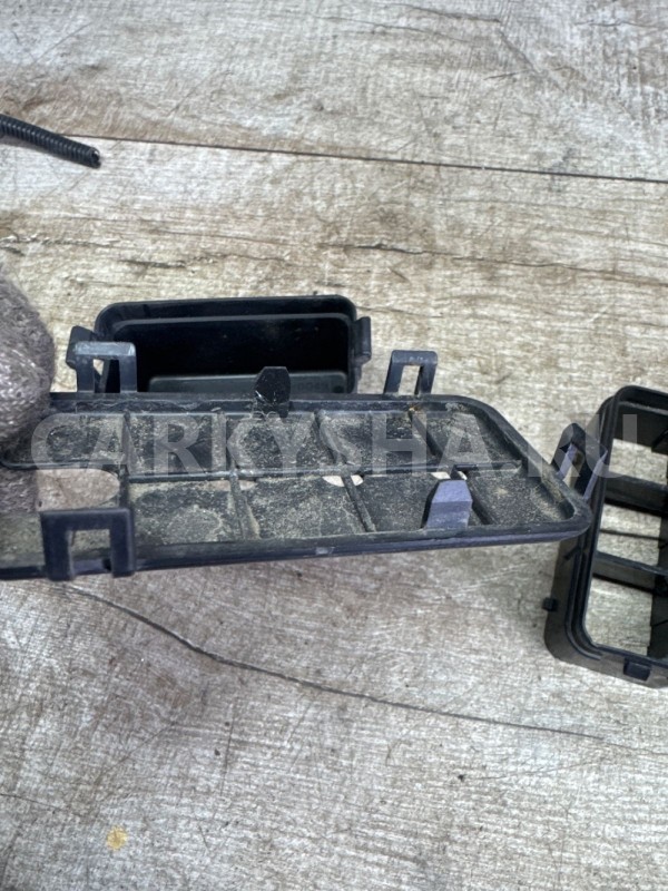 Блок реле Nissan Qashqai пустой, корпус Nissan Qashqai оригинальный номер 64200049