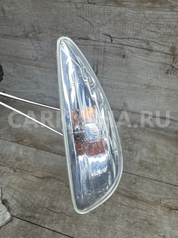 Повторитель поворота правый Kia Venga 1 i20 Hyundai i20 оригинальный номер 923021j0