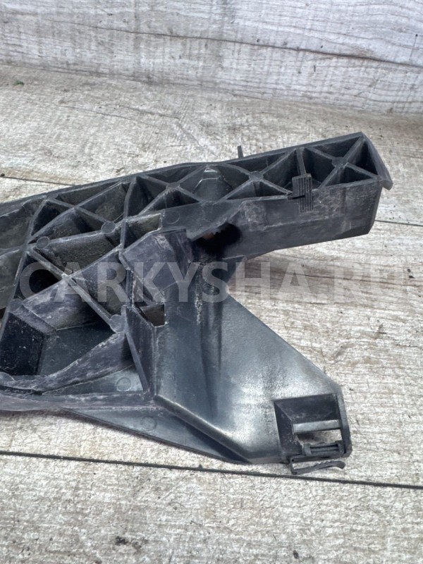 Крепление  кронштейн  фары левой Audi A6 C7 Audi A6 оригинальный номер 4g0805607