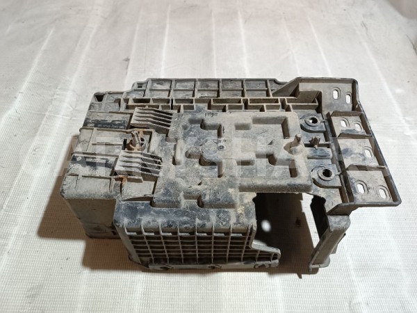 Крепление АКБ (корпус/подставка) Citroen C3 оригинальный номер 9656705880