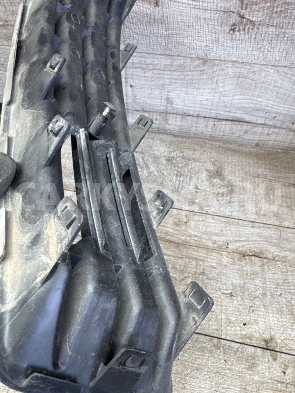 Заглушка (решетка) в бампер Suzuki Kizashi правая Suzuki Kizashi оригинальный номер 7175157l0