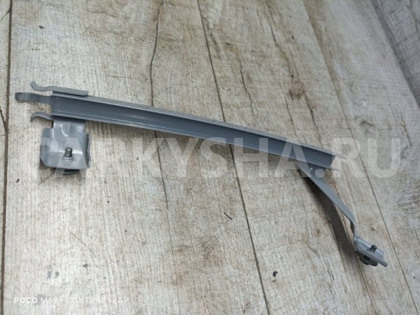 Направляющая стекла двери Nissan X-Trail III (2013—2019) Nissan X-Trail 