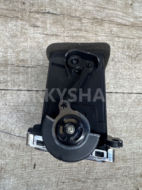 Дефлектор печки центральный R. SsangYong Actyon II Ssang Yong Actyon оригинальный номер 6962a34001