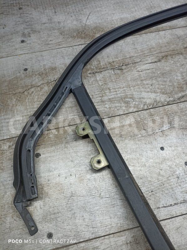 Уплотнитель стекла двери Alfa Romeo 159 I (2005—2011) Alfa Romeo 159 