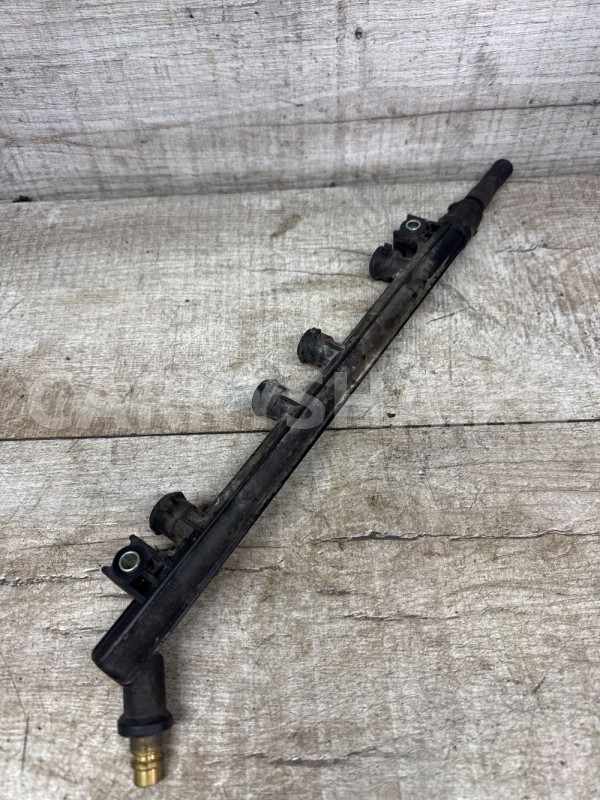 Рампа топливная Fiat Albea 1.4 350A1000 (б/у) Fiat Punto оригинальный номер 55195806