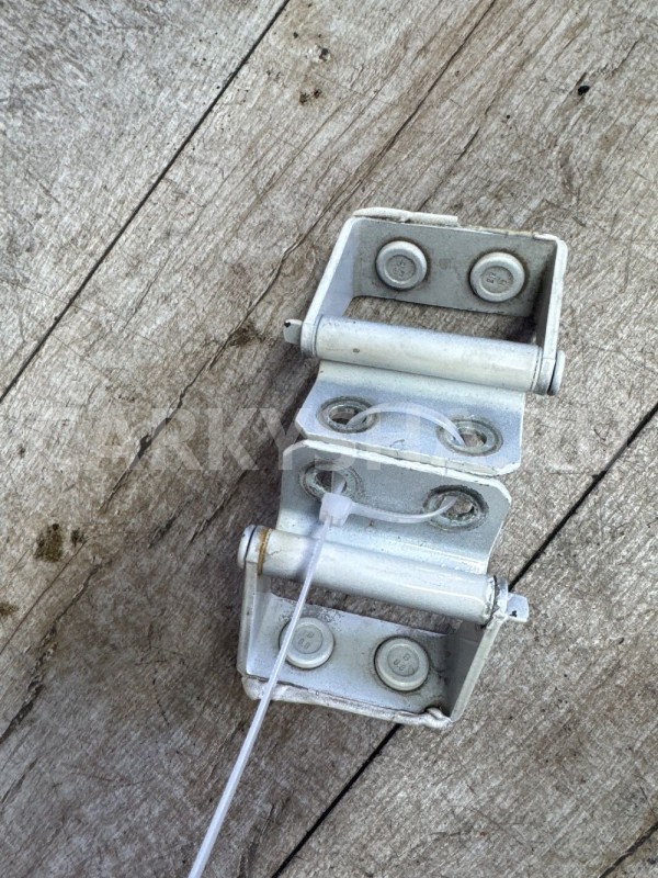 Петли багажника Nissan Qashqai J10 1 2010 2шт Nissan Qashqai оригинальный номер 90400AV730