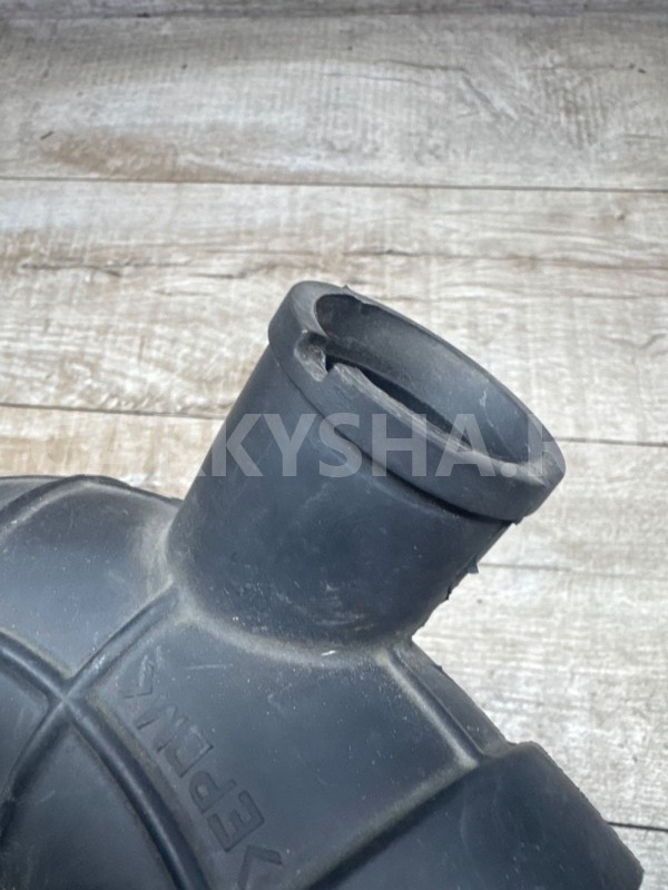 Патрубок воздухозаборника впускной Suzuki Kizashi Suzuki Kizashi оригинальный номер 1376657L00