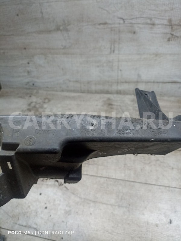 Крепление правой фары BMW E90 BMW 3er оригинальный номер 15857711