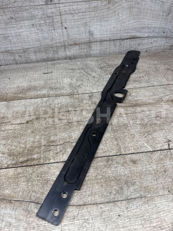 Верхняя планка телевизора Hyundai i20 PB 2010 Hyundai i20 оригинальный номер 641011J000