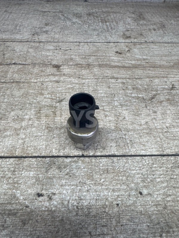 Датчик давления кондиционера Opel  gm Opel Astra оригинальный номер 13502759