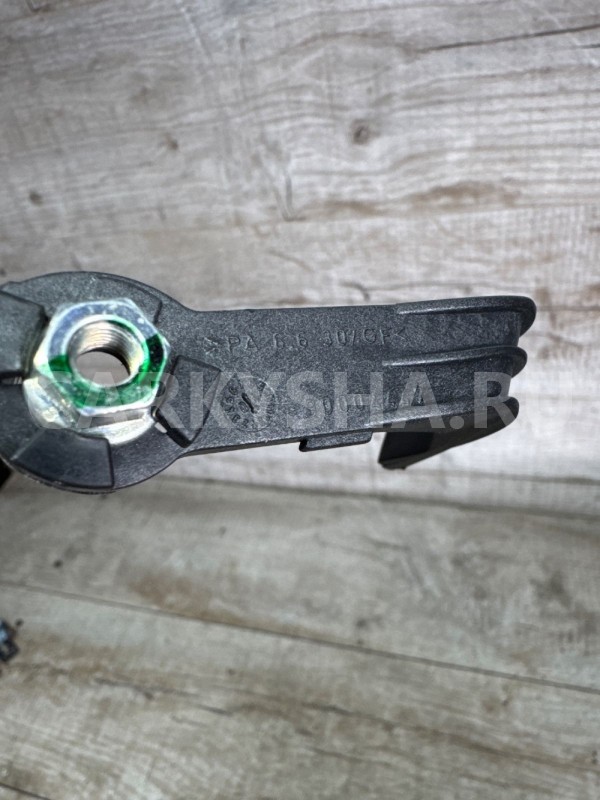 Кронштейн заднего правого фонаря Audi a6 c7 седан Audi A6 