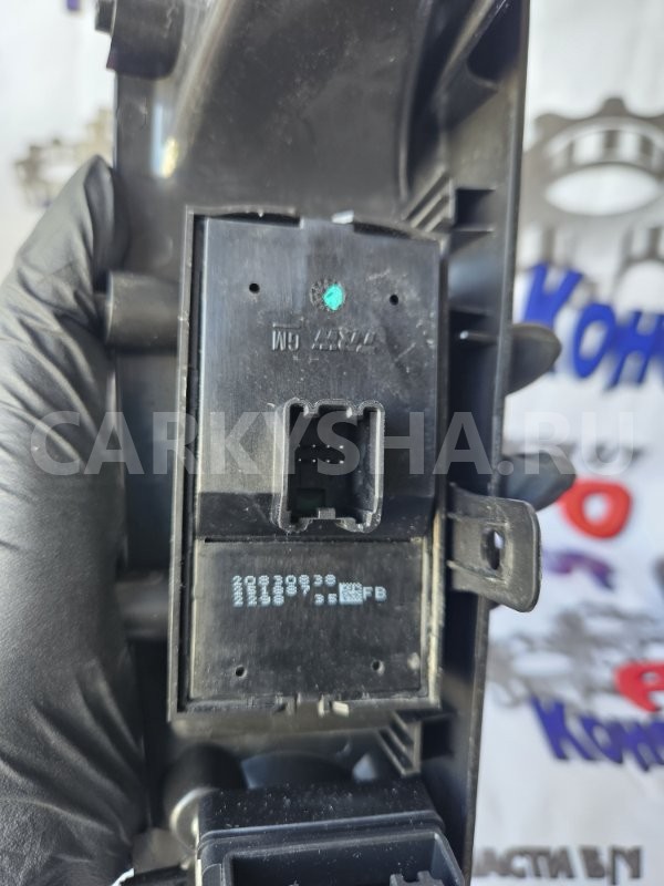 Блок управления стеклоподъемниками Chevrolet Cruze 