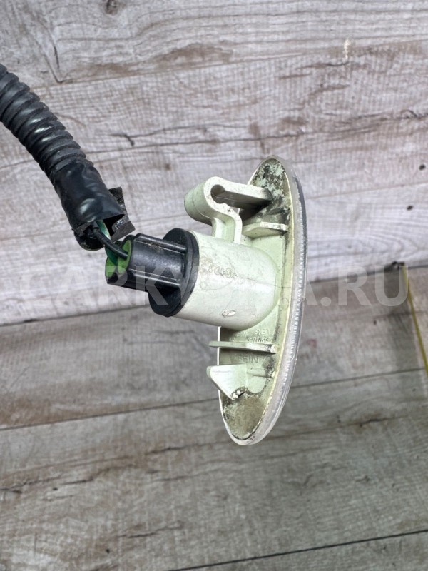 Повторитель на крыло Nissan  с лампой Nissan Qashqai оригинальный номер 261608990A