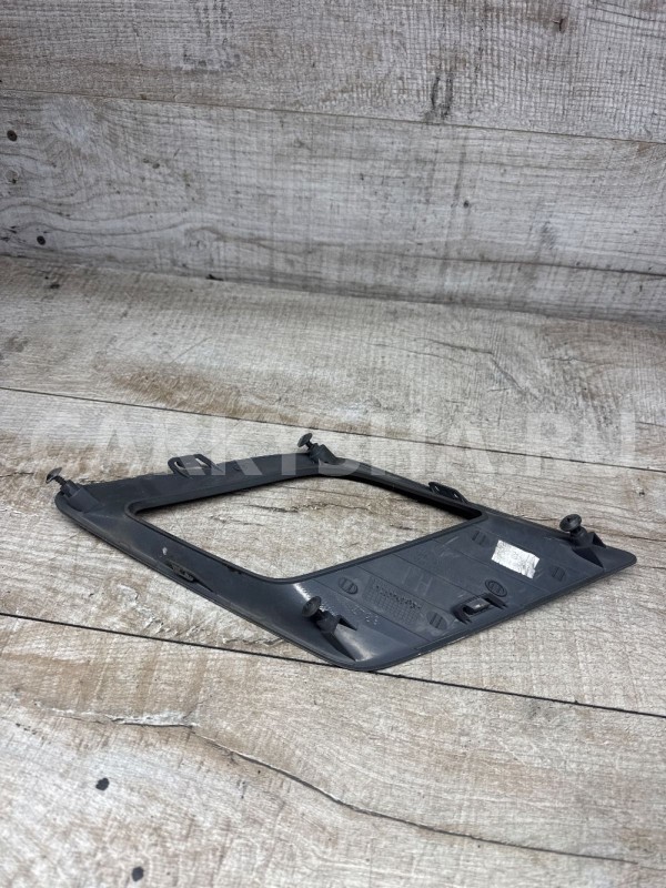 Рамка противотуманной фары левой SsangYong Actyon Ssang Yong Actyon оригинальный номер 7871334000