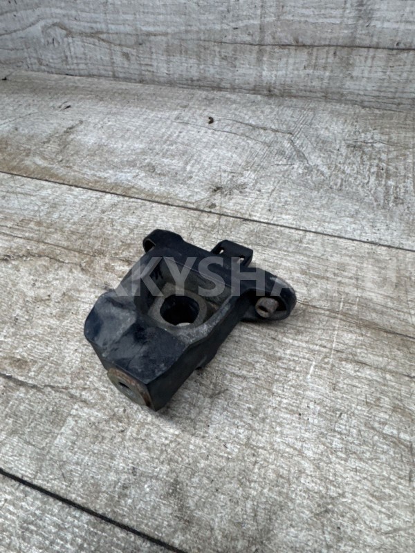 Кронштейн радиатора Mazda 3 BL Mazda 2 оригинальный номер K3006