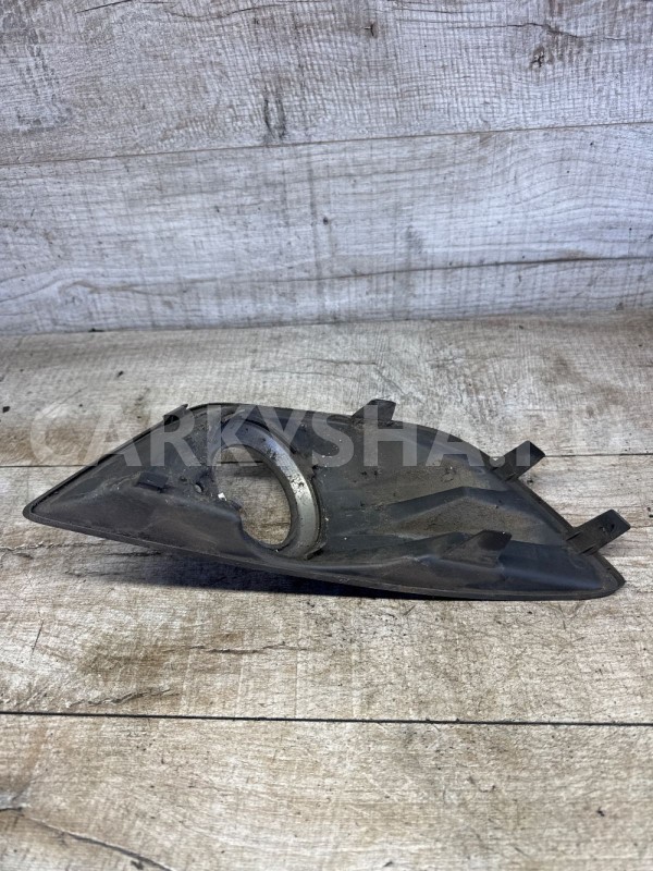 Рамка противотуманной фары левой Ford Kuga 1 Ford Kuga оригинальный номер 8v4119953a