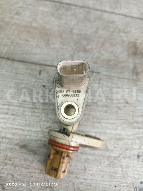 Датчик положения распредвала Opel Astra J (2009—2012) Opel Astra оригинальный номер 55566932
