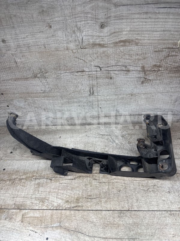 Крепление левой фары Audi a3 8p 2008-2013 Audi 200 оригинальный номер 8p0805607