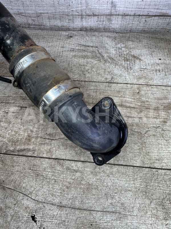 Патрубок интеркулера Nissan Qashqai J10 K9K левый Nissan Qashqai оригинальный номер 14460JD50E