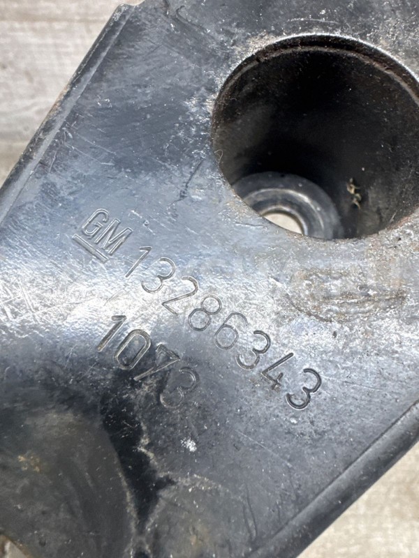 Кронштейн крепления бампера Opel Meriva B Opel Meriva оригинальный номер 13286343