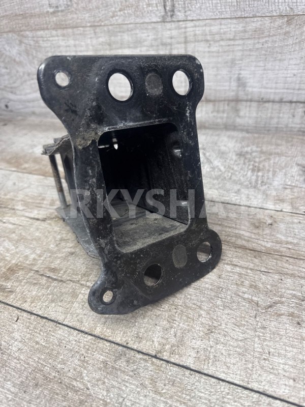 audi a3 8p кронштейн усилителя переднего бампера Audi 200 оригинальный номер 8p0807134a